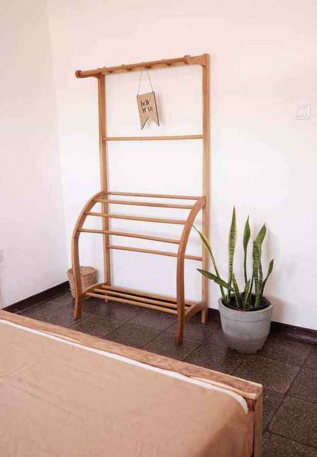 Clothes rack and corner detail