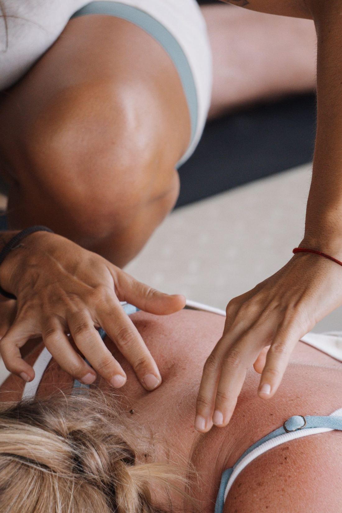 A teacher's hands giving a back massage